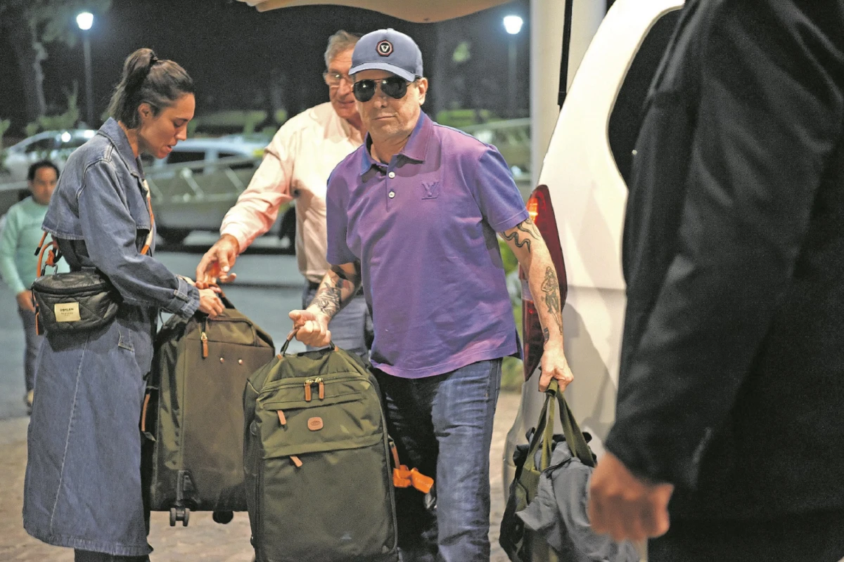 EN TUCUMÁN. Calamaro llegó ayer a la provincia para el show de esta noche. FOTO JOSÉ NUNO