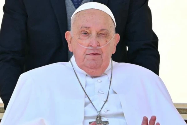 El Papa Francisco recibió en privado a los reyes británicos