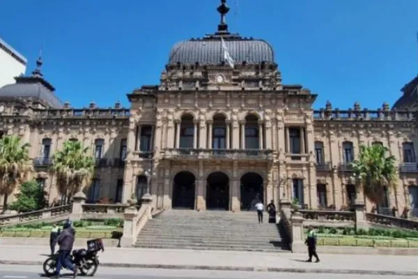 Pese al paro de la CGT, la administración pública funcionó con normalidad en Tucumán