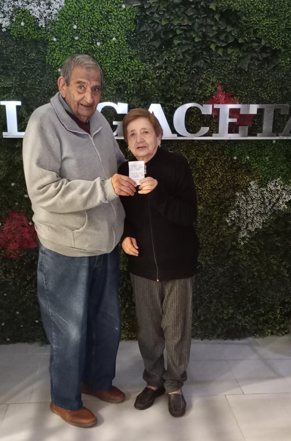 HACIA EL SUR. Francisca y su esposo, se llevan el dinero a Aguilares.