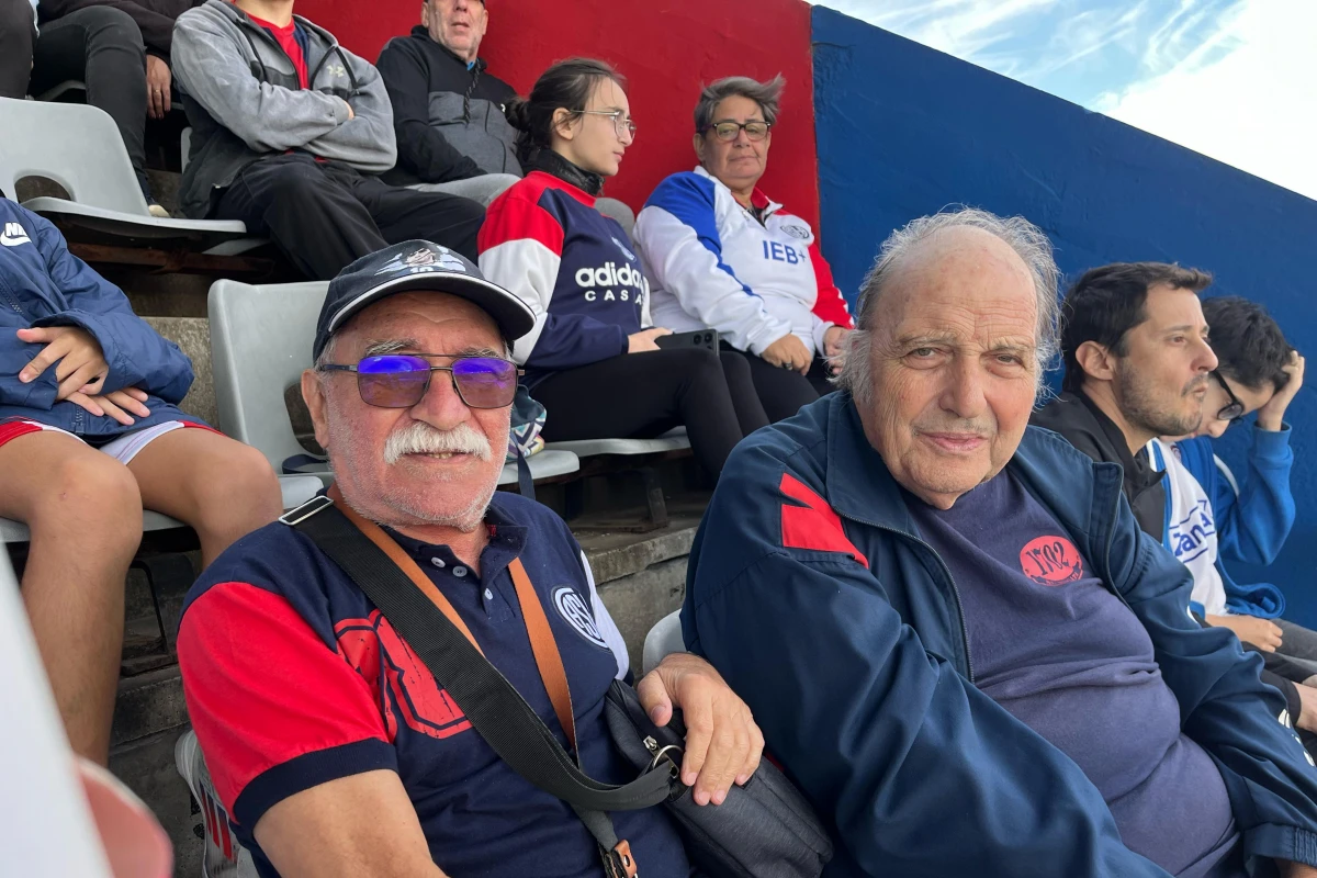 El alma del ciclón: los hinchas mayores de 70 que siguen alentando como el primer día