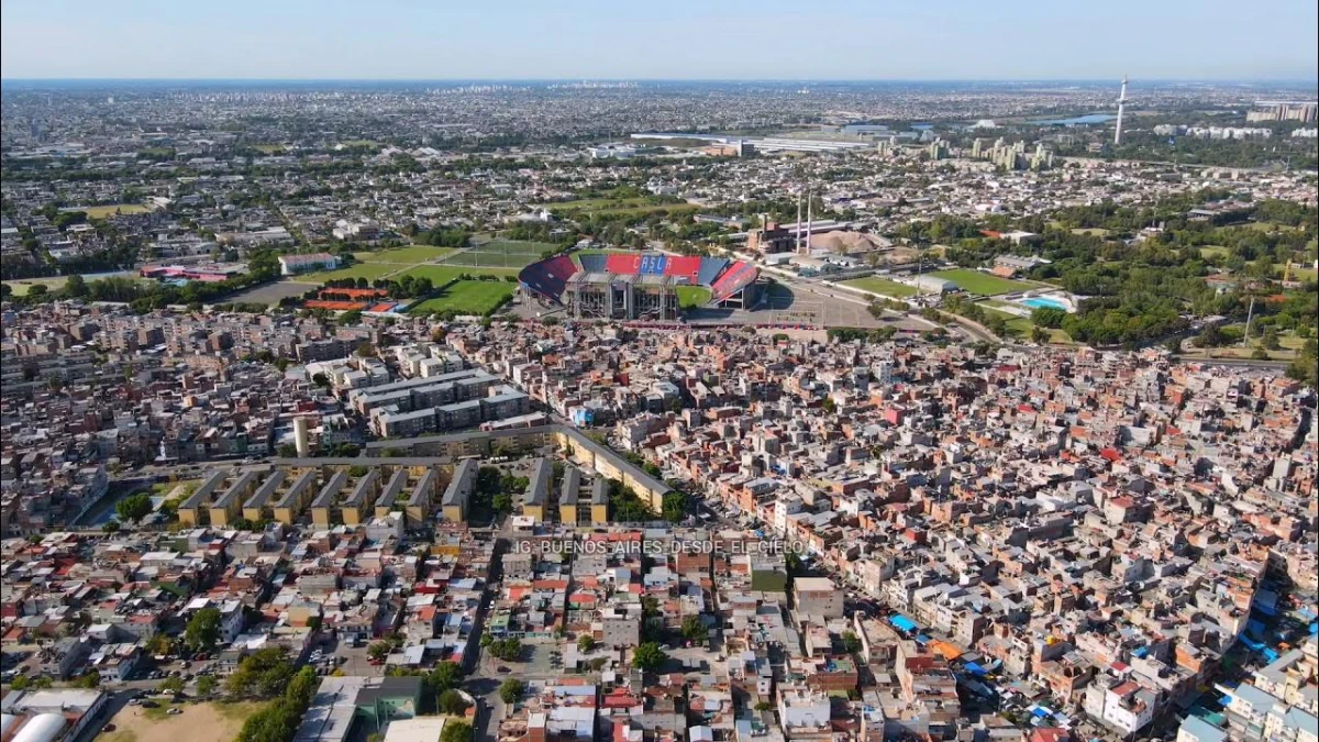 IMPONENTE. El Nuevo Gasómetro es un monumento ubicado en una de las zonas más precarias de la Ciudad Autónoma de Buenos Aires