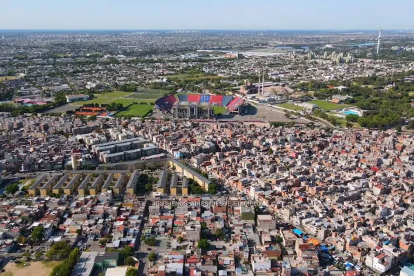 Un estadio de Primera en una realidad de cuarta: cuando ir al Nuevo Gasómetro también es sobrevivir