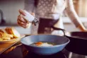 Cuál es el momento exacto en que hay que echar sal a la comida