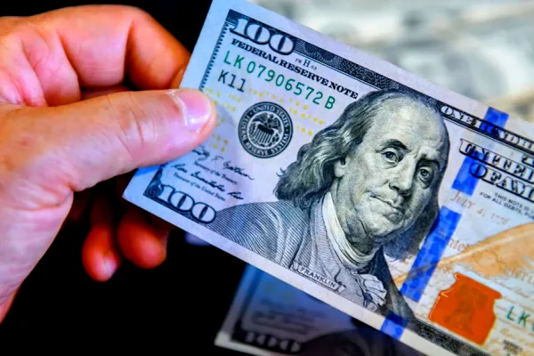 Fin del cepo y restricciones: ¿cómo comprar dólares desde hoy?