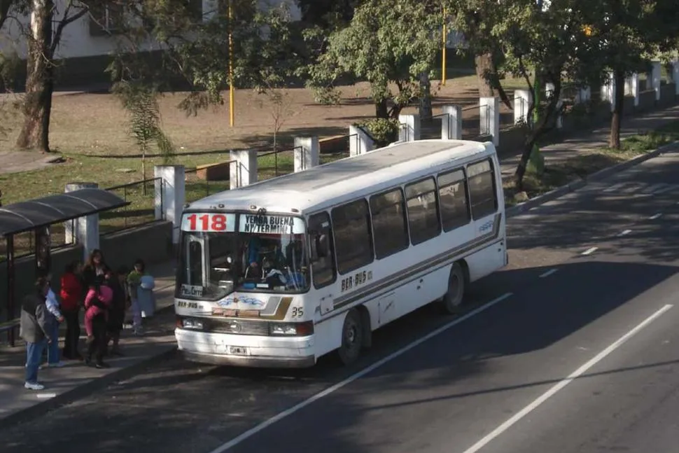 BOLETO ESTUDIANTIL. La UNT habilitó dos sedes para que los estudiantes del interior activen su tarjeta SUBE y accedan al beneficio del transporte gratuito.