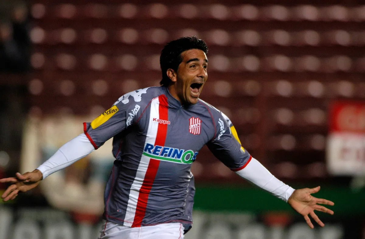 GRITO SAGRADO. Mariano Campodónico fue autor del doblete que le permitió a San Martín regresar a Primera.