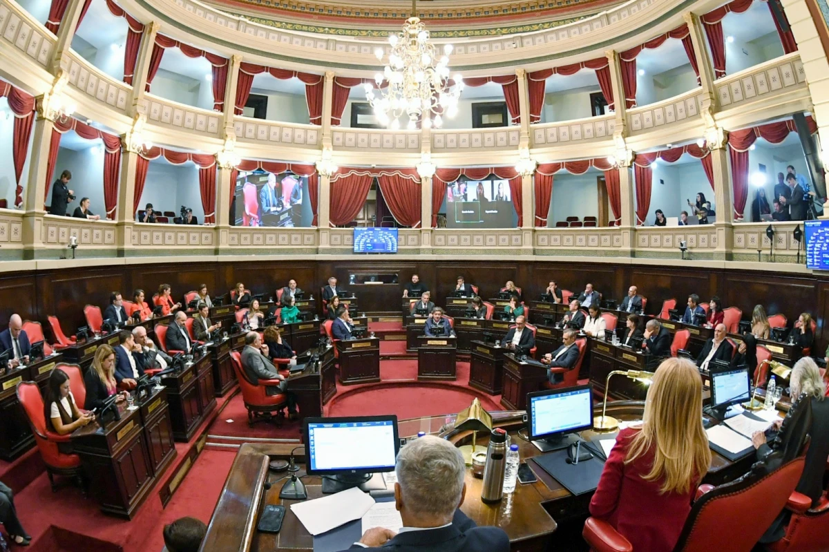 El kirchnerismo presentó un proyecto que busca habilitar la reelección indefinida de legisladores bonaerenses