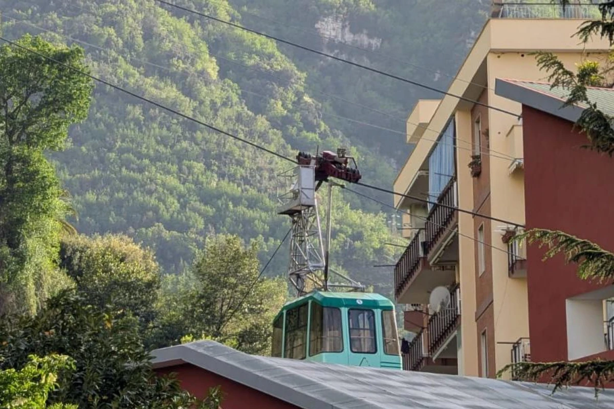 Tragedia en Italia: al menos cuatro muertos por la caída de un teleférico en Nápoles