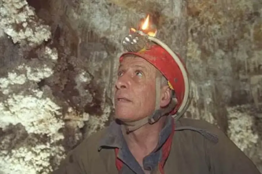 Un geólogo desapareció 63 días bajo tierra y descubrió algo impresionante