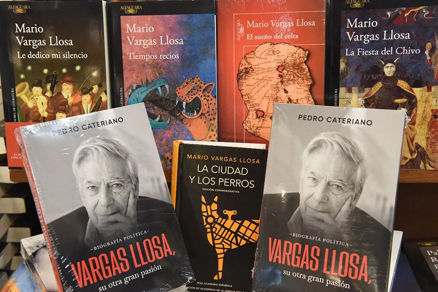 LIBRERIAS TUCUMANAS. A pocos días de su muerte, los libros de Mario Vargas Llosa aparecen en los escaparates tucumanos. 