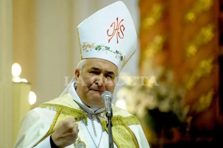 En la Misa Crismal, el obispo les pidió a los sacerdotes que sean más misioneros: Llevemos la luz de la esperanza a los rincones más oscuros