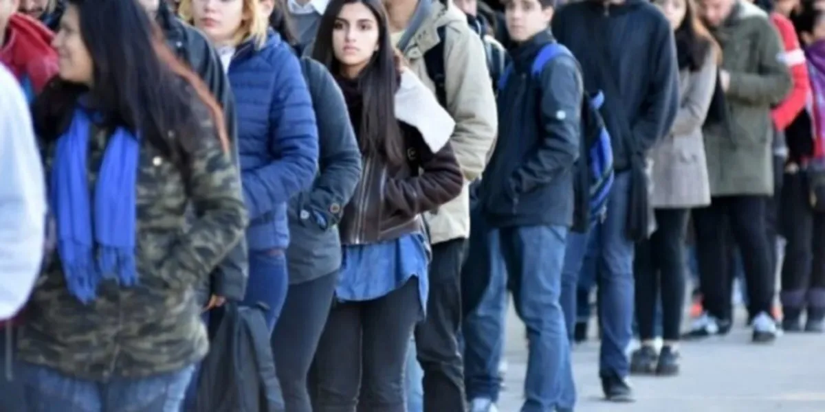 Alarma de la OIT: la informalidad laboral afecta a la mayoría de los jóvenes en Argentina