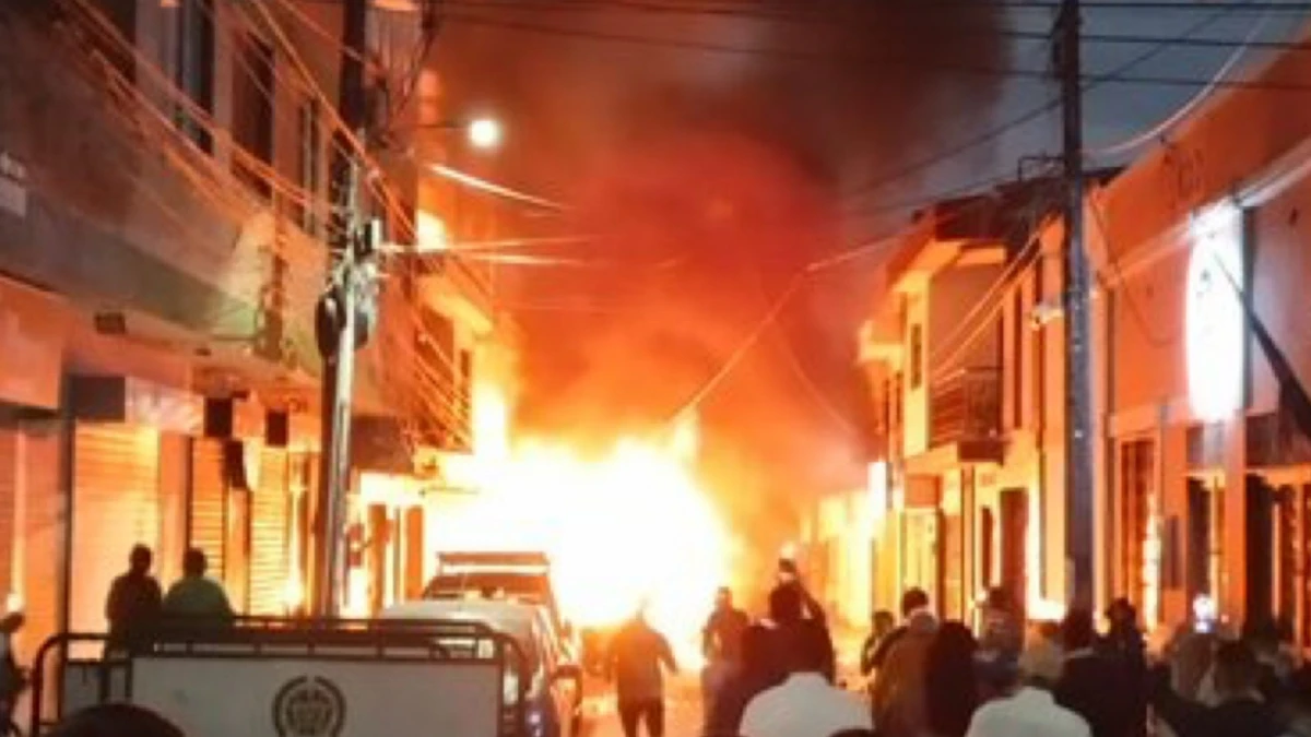 Al menos dos muertos y 24 heridos fue lo que dejó la explosión de una bomba en Colombia 