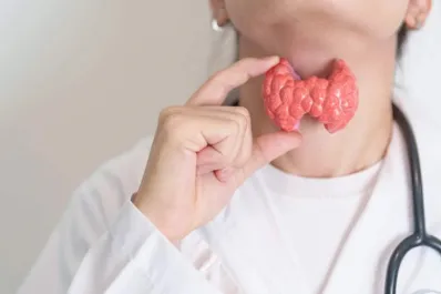 Cinco síntomas que no debes ignorar de la glándula tiroidea para evitar problemas de salud