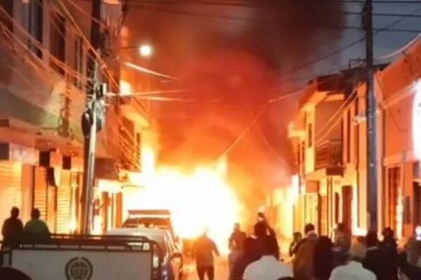 Al menos dos muertos y 24 heridos fue lo que dejó la explosión de una bomba en Colombia
