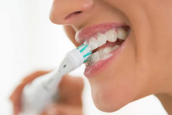 Estos son los cinco errores más comunes al cepillarse los dientes a diario