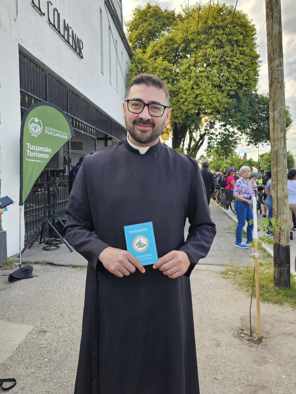 PADRE. Zazano se define como un “influencer” de Dios y usó las redes para convocar al evento.