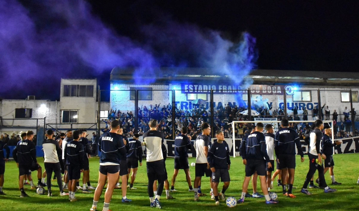 LA PREVIA. Los hinchas de San Martín en el banderazo previo al clásico. 