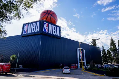 La NBA abrió su primera tienda en Argentina con cancha incluída