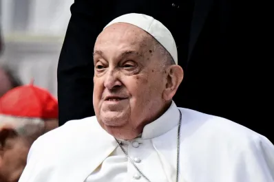 El Papa visita por sorpresa la Basílica de San Pedro y quiere asistir a la misa de Pascua