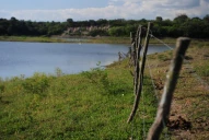 Usurpaciones: en Ticucho alambraron lotes hasta en el lago de El Cadillal