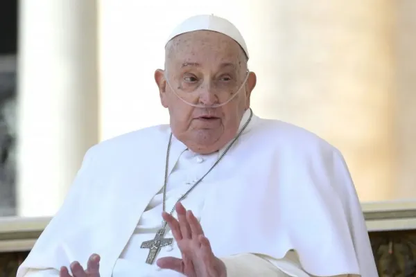 El día que el papa Francisco recibió las camisetas de Atlético y San Martín