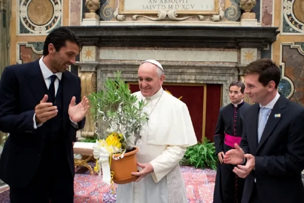 El día que Lionel Messi conoció al papa Francisco: el encuentro que conmovió al mundo