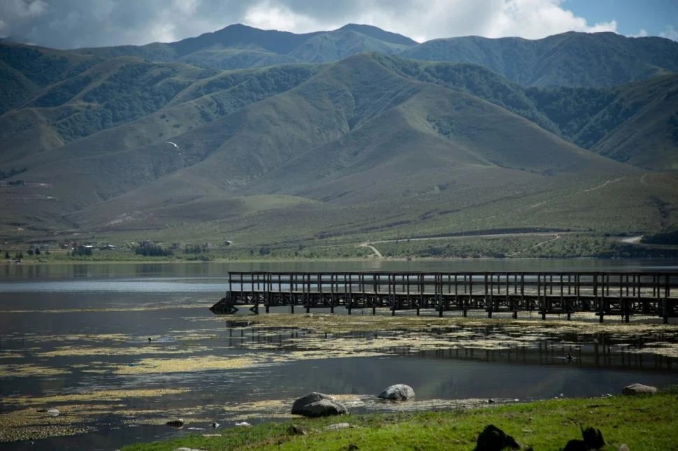EN LA ANGOSTURA. Pescadores no podrán alquilar botes hasta nuevo aviso.