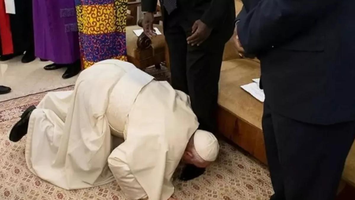 Francisco y sus gestos históricos: del “¿quién soy yo para juzgar?” al beso en Sudán del Sur