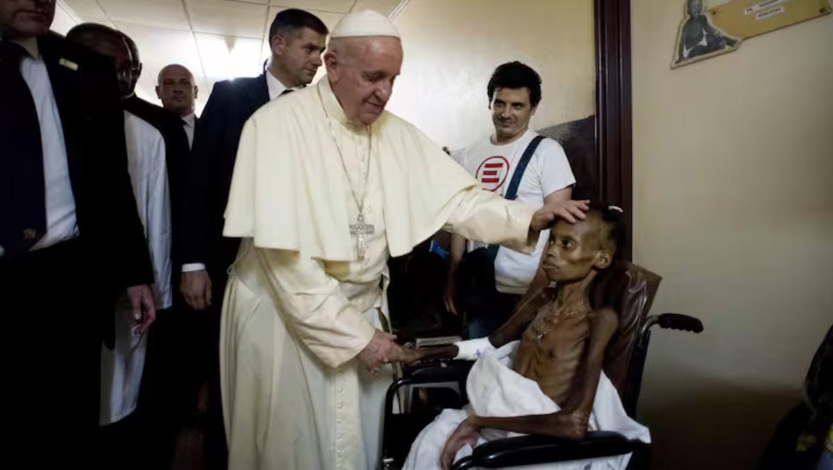 Francisco y sus gestos históricos: del “¿quién soy yo para juzgar?” al beso en Sudán del Sur