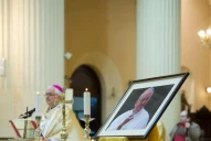 Arzobispo Carlos Sánchez: “Francisco está vivo porque vive en nuestro corazón”