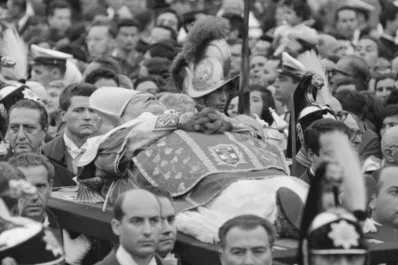 Los Papas que murieron mientras dormían: el descanso final de los pastores de la Iglesia