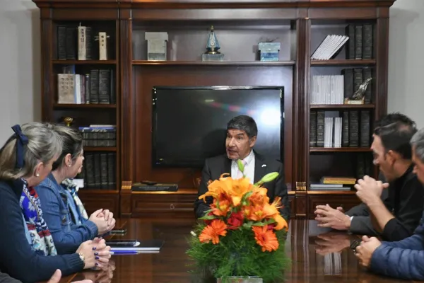 Acevedo intervino en el conflicto laboral de una escuela municipal de Yerba Buena