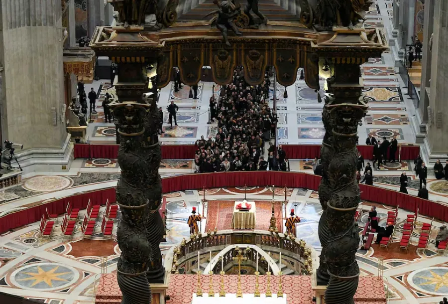 Qué es el “novemdiales”: los nueve días de luto oficial tras la muerte del Papa