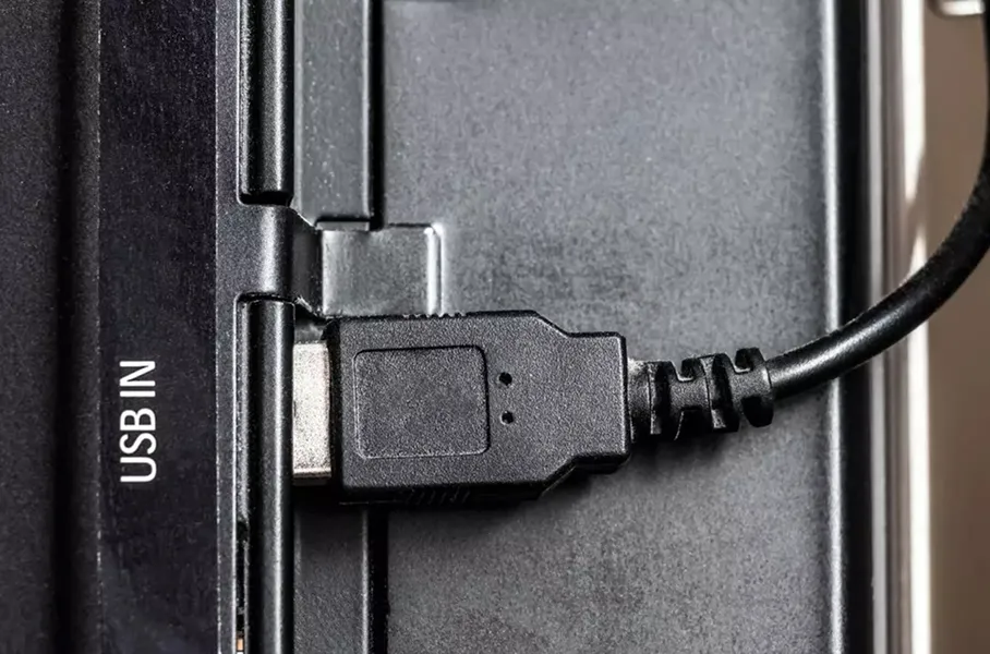 Facilitá tu navegación y reproducí contenido guardado si tenés conexión por USB.