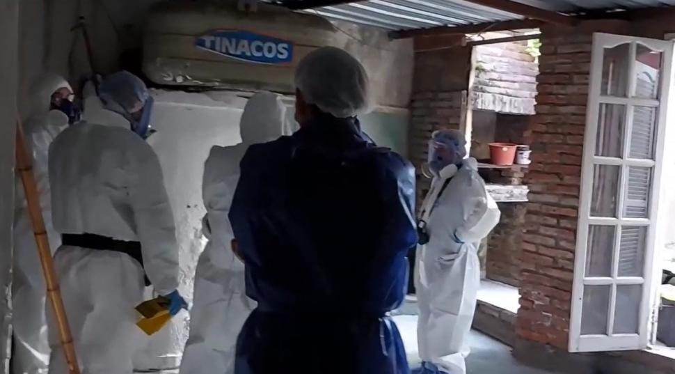 MACABRO. El cuerpo de la joven fue colocado en una cisterna.