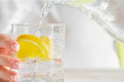 ¿Qué tan saludable es para los riñones beber agua con limón?