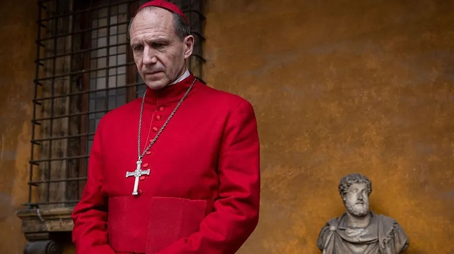 Ralph Fiennes protagoniza Cónclave