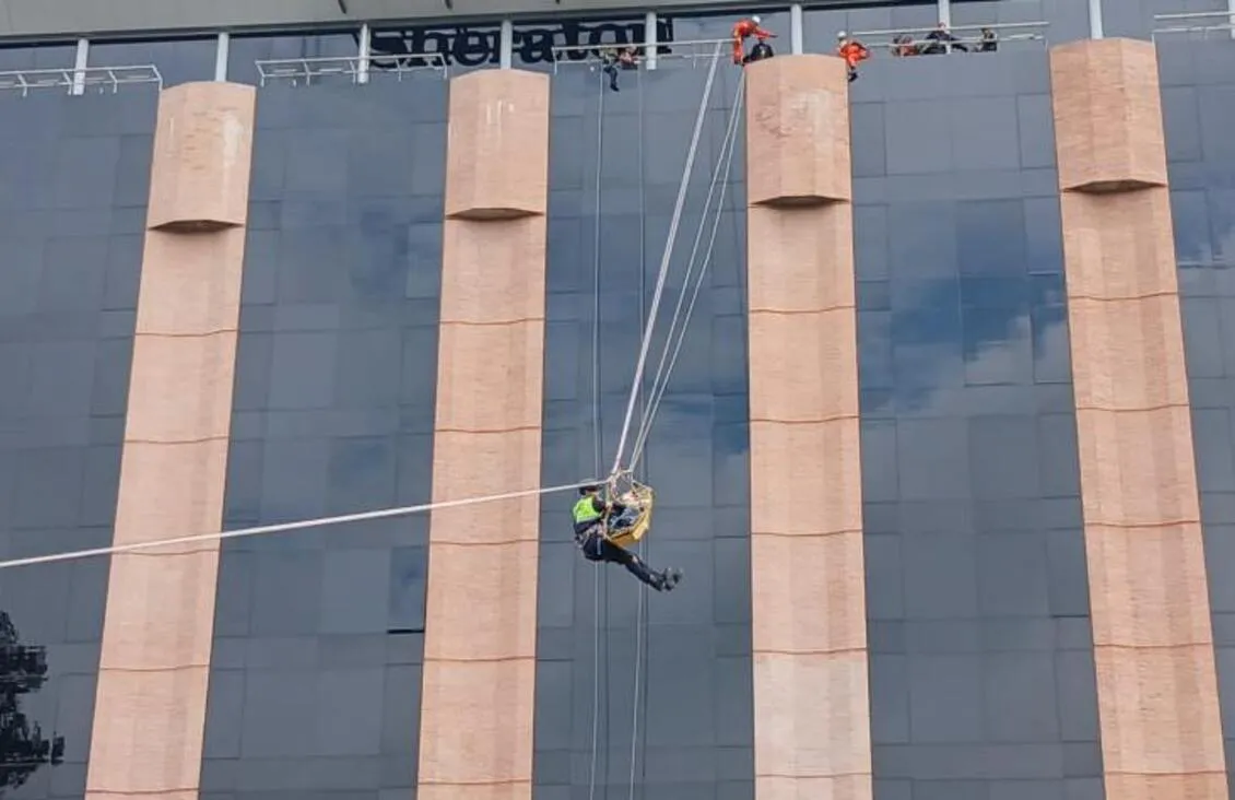 Los bomberos cerraron un curso de Operador de Rescate con un simulacro en el Sheraton
