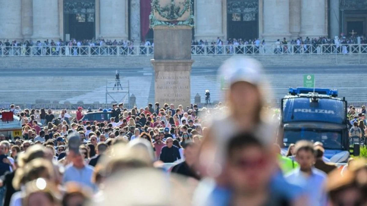 ÚLTIMO ADIÓS. Miles de personas despiden al papa Francisco. FOTO TOMADA DE VATICANONEWS