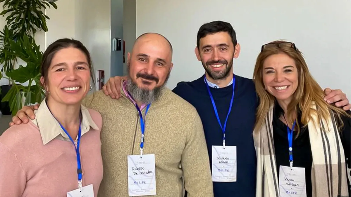 OFERTA LABORAL. La startup tucumana M4Life convirtió su nueva convocatoria en una pieza creativa que refleja su cultura científica, su estilo humano y su identidad como empresa.