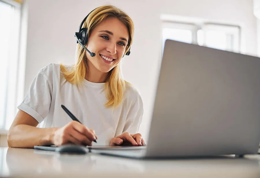 Una de las opciones ofrece capacitar en aplicación de inteligencia artificial.