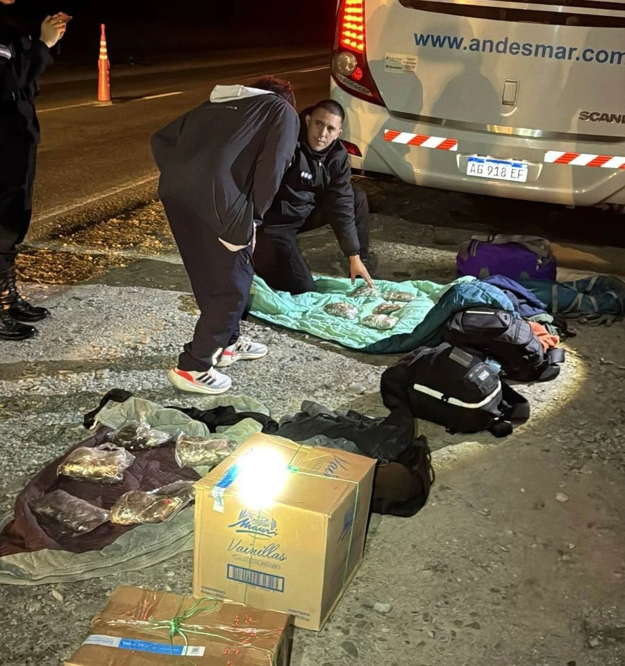 Incautaron dos kilos de marihuana y 220 celulares: secuestro por más de $80 millones