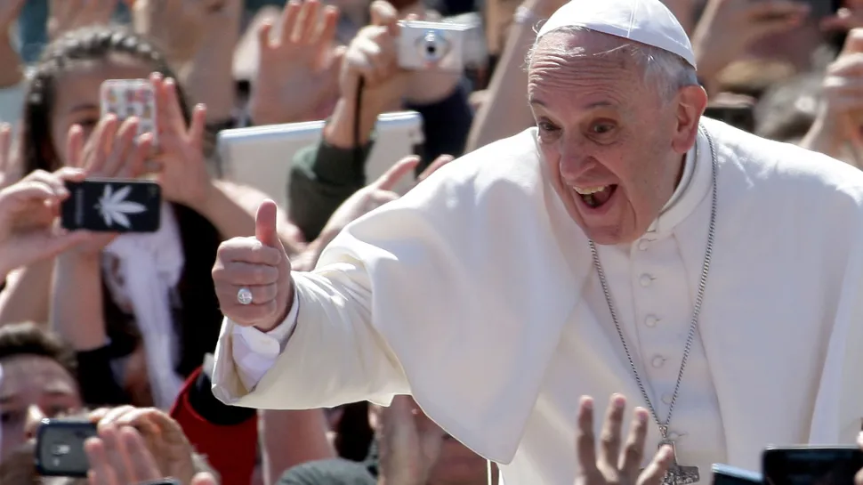 Las tres anécdotas más humanas del papa Francisco: fútbol, mates y humildad