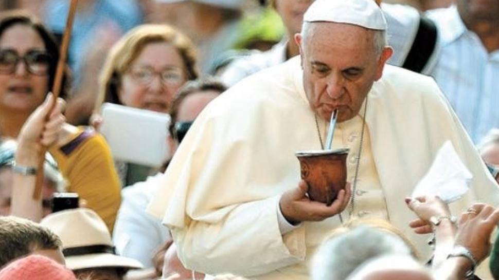 Las tres anécdotas más humanas del papa Francisco: fútbol, mates y humildad