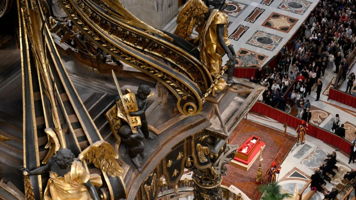 VELATORIO DEL PAPA. Más de 250.000 personas asistieron.