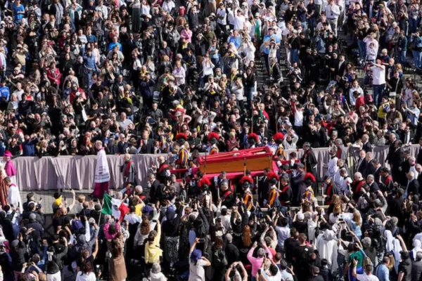 Se conoció cómo será el cortejo fúnebre del papa Francisco: detalles, recorrido, horario y cómo verlo en vivo