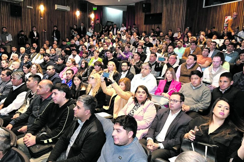 SALA LLENA. Los comisionados fueron capacitados durante el encuentro. comunicación pública