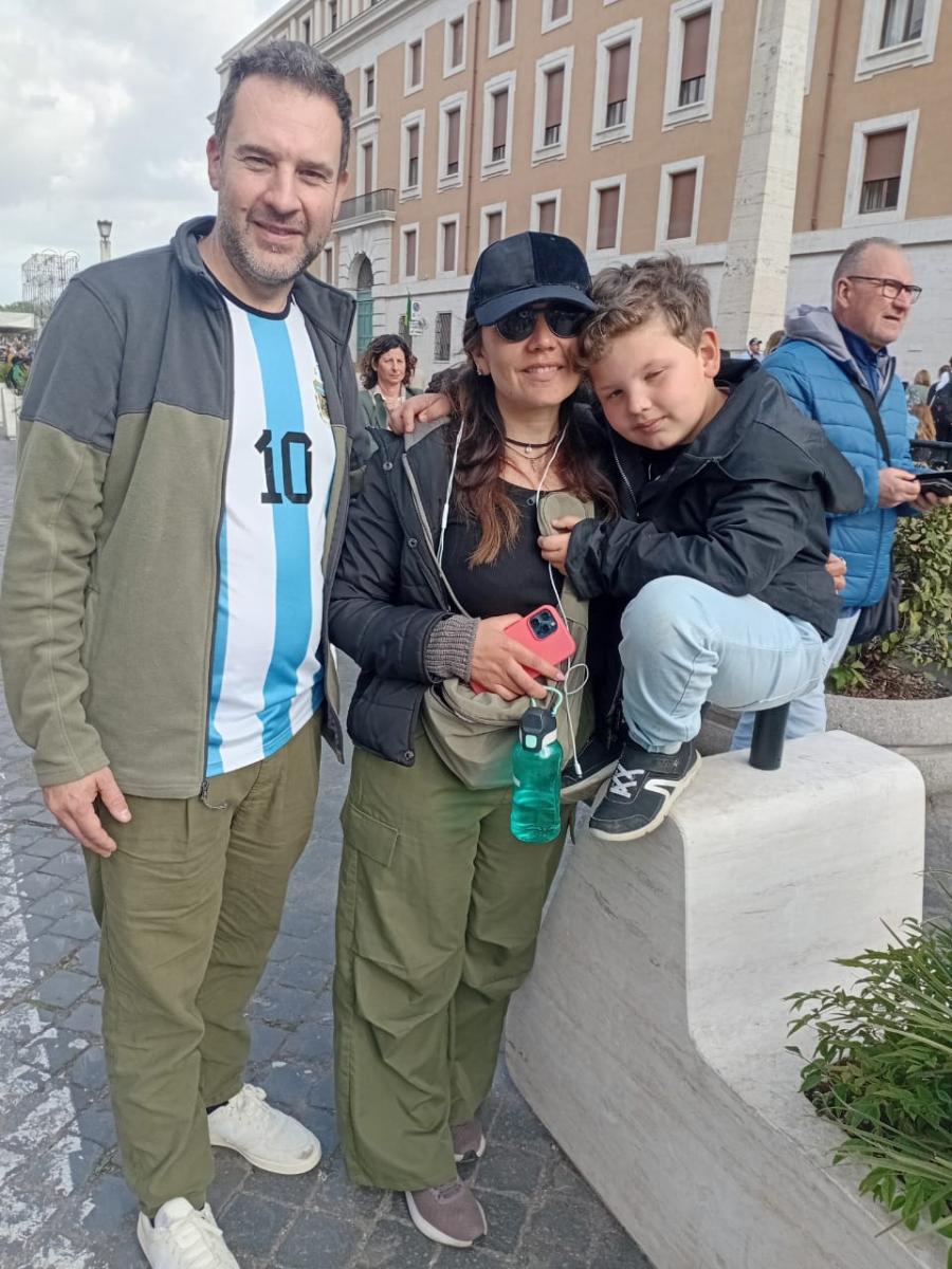 DE ROSARIO. Laureano y Giselle, y su hijo Faustino.